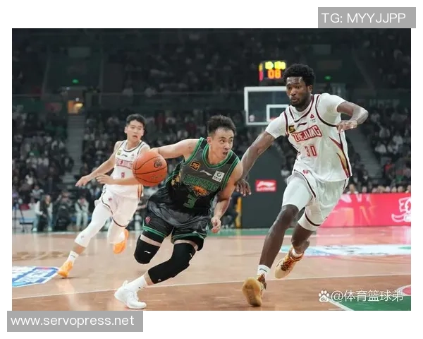 赵继伟的篮球之路：从青涩少年到国家队核心球员的成长历程